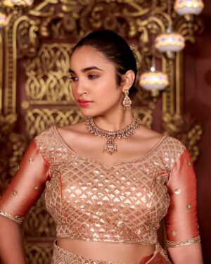 Women's Embroidered Saree with Designer Blouse Piece | Traditional Ethnic Wear Saree with Intricate Border Work | Wedding, Festive & Celebration Saree Sindhuri Saree Luxury Edition (Peach)